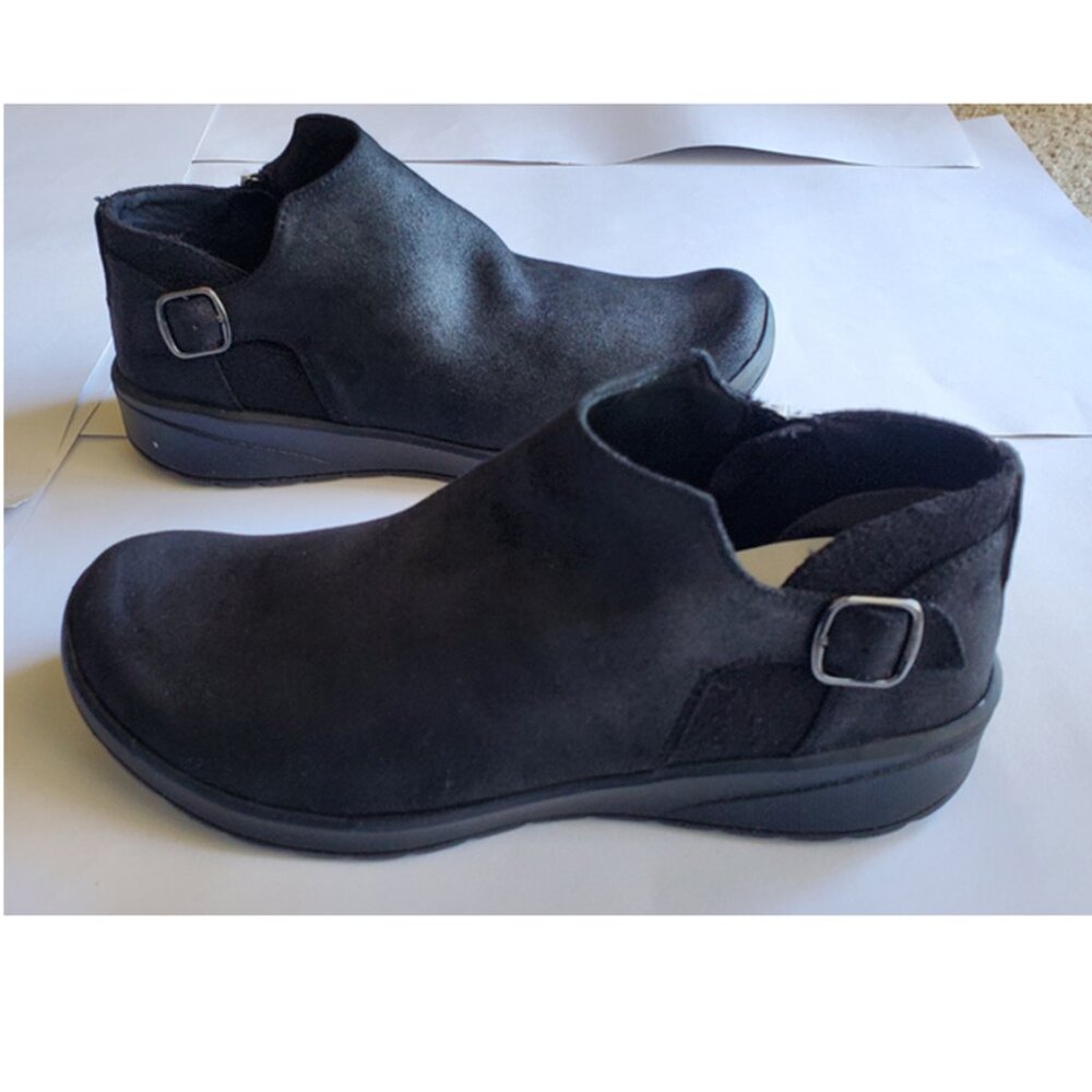 Bzees Get Going Black 11M NWT